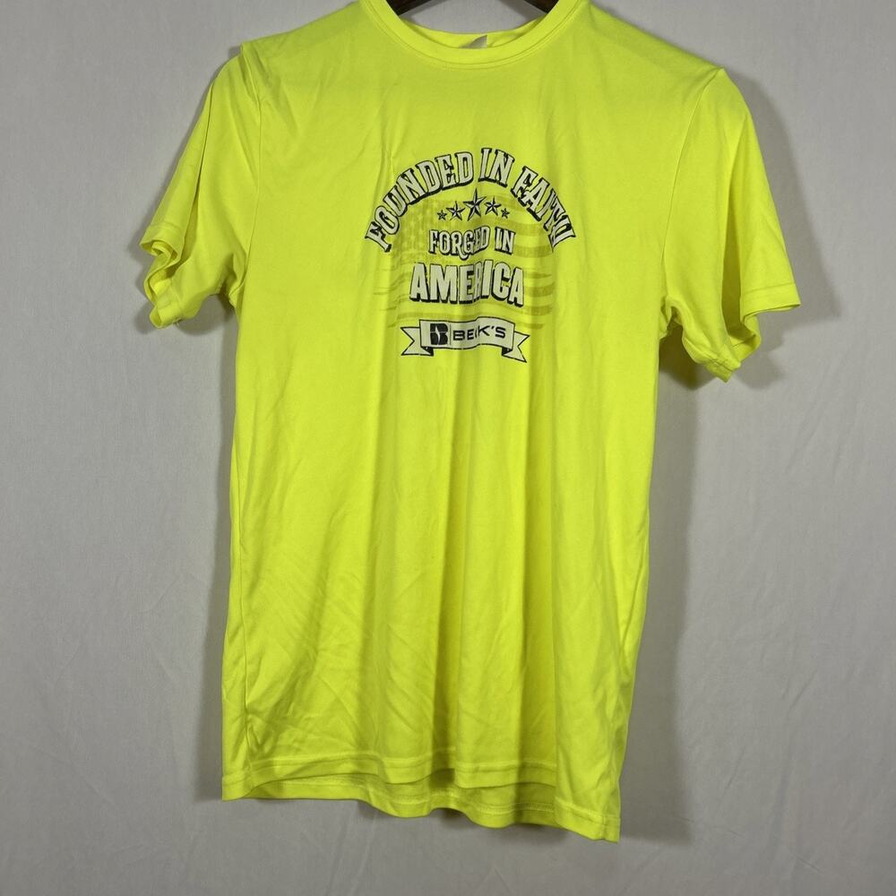 Becks Green Graphic Tee Youth XL Short Sleeve “Founded in America” –Pre-owned